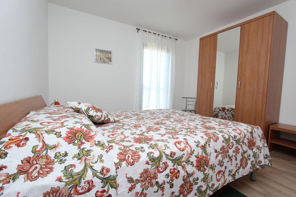 Apartment Mitton 2 Rovigno Camera foto